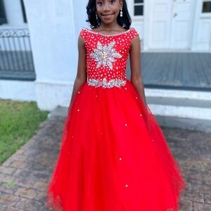 Elegant Red Kids Dress with Floral Embellishments